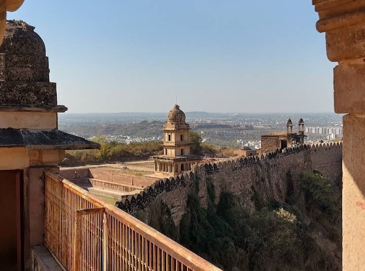 Jahangir Mahal : Gwalior Fort - Jahangir Mahal : Gwalior Fort Near Maan Singh Palace Fort Campus Gwalior Fort, 65M9+2X6, Gwalior Fort, Gwalior, Madhya Pradesh 474008, India