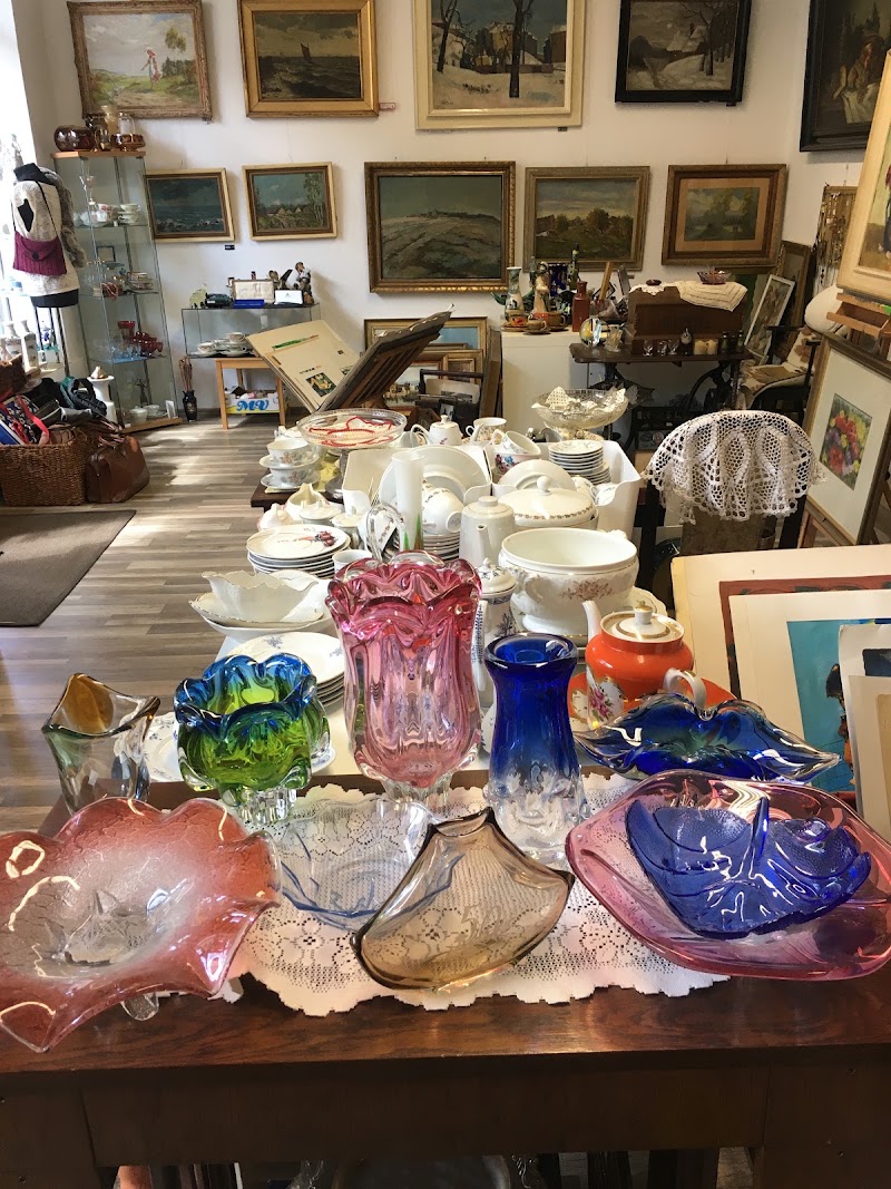 Art Bazar - Art Bazar, Vršovická 832/97, Praha 10 & Národní 35-37, průchod , Praha 1 Praha 10 CZ, 100 00 Praha 10, Czechia