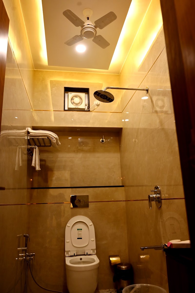 The Luxury Inn - The Luxury Inn 23 Kamla Nagar Colony Behind Sigra Thanna, Guru Nanak Nagar Colony, Chetganj, Varanasi, Uttar Pradesh 221002, India