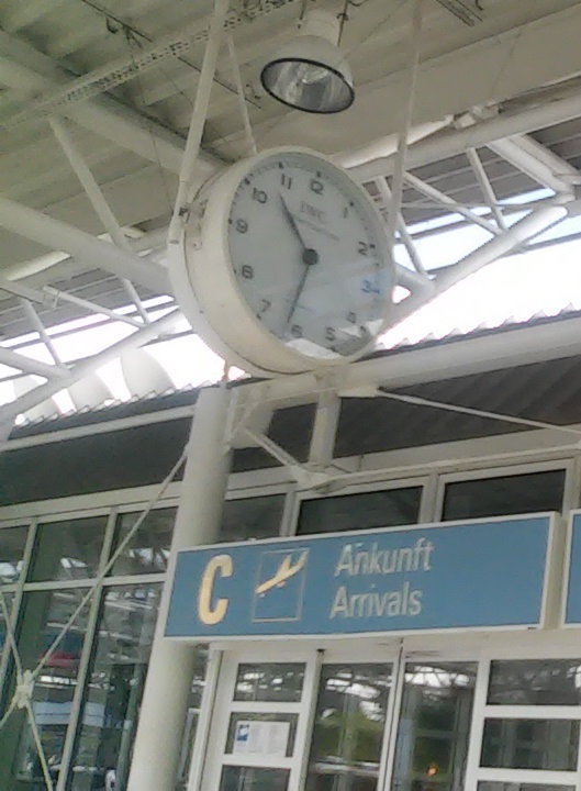 Access Point Terminal 1, Departures (A and B) - Departures Bus/Taxi/Transfer - Access Point Terminal 1, Departures (A and B) - Departures Bus/Taxi/Transfer, Terminalstr. West Terminal 1 - Modul B - Ebene 04, 85356 Oberding, Germany