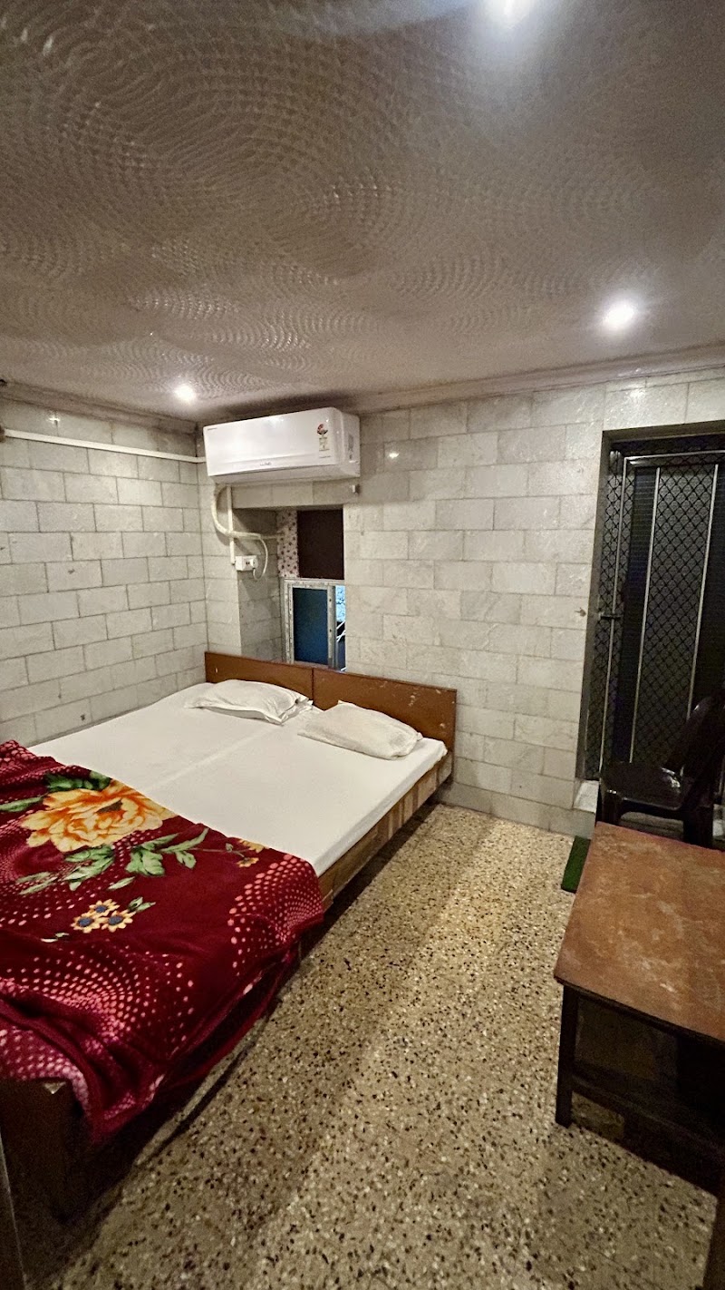 Classic hotel - Classic hotel 6/1 b, Dr Md Ishaque Rd, Esplanade, Park St, Taltala, Kolkata, West Bengal 700016, India