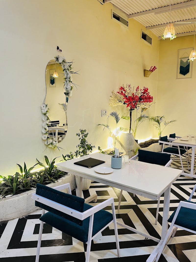 Shree JI Hotel and Restaurant - Shree JI Hotel and Restaurant Near Delhi Public School M.I.T collage, Mandsaur, Madhya Pradesh 458001 MIT Chouraha, Daloda Highway, Mandsaur, Madhya Pradesh 458001, India
