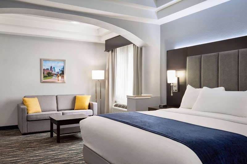 Days Inn & Suites by Wyndham Houston Hobby Airport - Days Inn & Suites by Wyndham Houston Hobby Airport 9114 Airport Blvd, Houston, TX 77061, USA