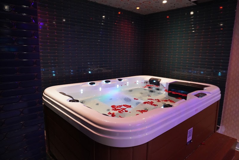 Reva Luxury Spa - Reva Luxury Spa 2nd Floor, SSS Square Building, 102, Kothaguda X Road, opp. AMB Cinemas, Kondapur, Laxmi Cyber City, Whitefields, HITEC City, Hyderabad, Telangana 500081, India
