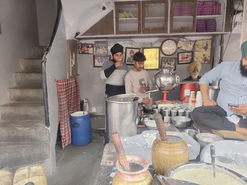 Giani Punjabi Lassi - Giani Punjabi Lassi, Golden Temple Out Road, JVHF+QG9, Gagar Mal Rd, opp. regent cinema, Chowk Regent Cinema, Katra Sher Singh, Katra Ahluwalia, Amritsar, Punjab 143006, India
