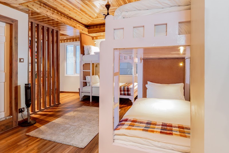 Echo Hotel and Spa by Tej Hotels and Resorts - Echo Hotel and Spa by Tej Hotels and Resorts On Mall, 2, Nehru Rd, Chowrastsa, Chauk Bazaar, Darjeeling, West Bengal 734101, India