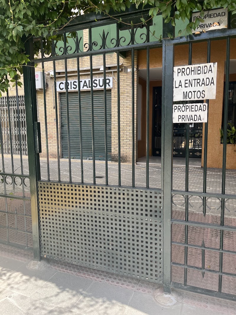 Comunidad Musulmana de Granada - COMUGRA - y Unión de Comunidades Islámicas de Andalucía (UCIDAN) - Comunidad Musulmana de Granada - COMUGRA - y Unión de Comunidades Islámicas de Andalucía (UCIDAN), C. Arquitecto Felipe Giménez Lacal, 4, bajo 1, Beiro, 18014 Granada, Spain
