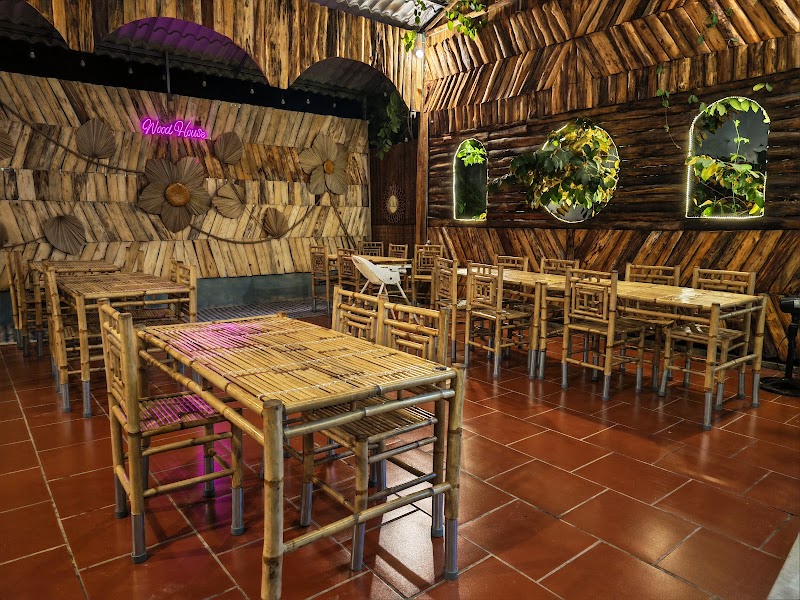 Wood House Family Restaurant - Wood House Family Restaurant Tổ 5 Đường Dinh Bà, Ông Lang, Phú Quốc, An Giang, Vietnam