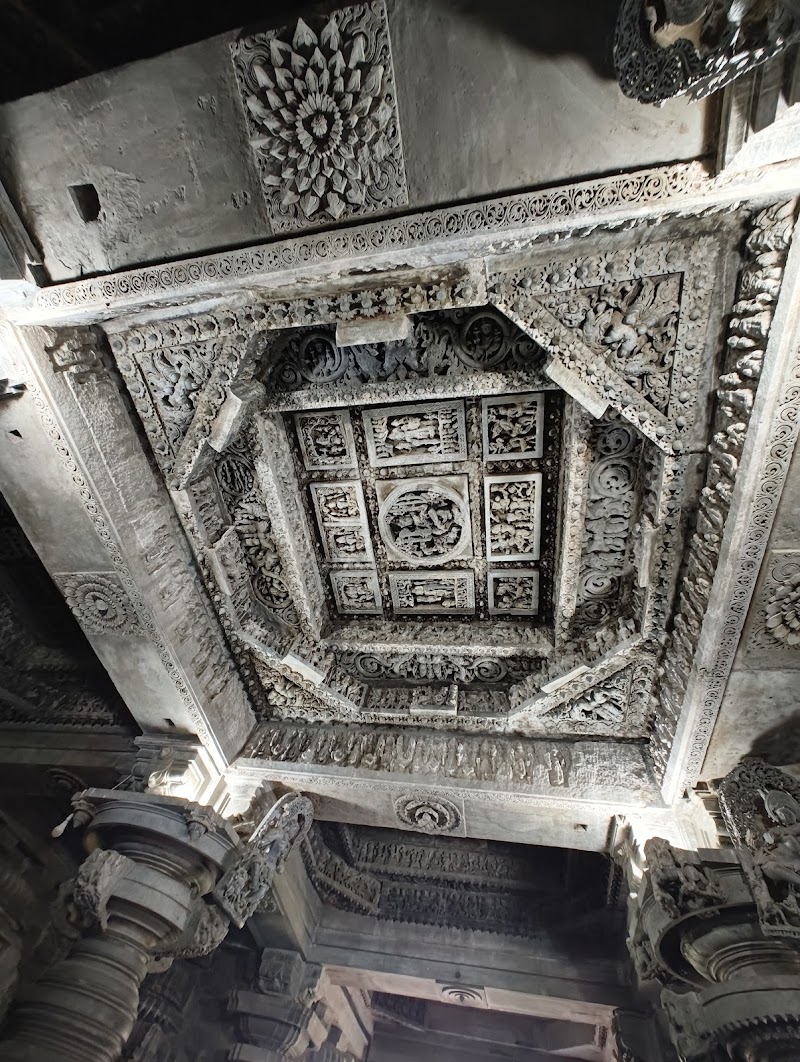 Halebidu - Halebidu 6X7V+7Q7, Halebeedu, Karnataka 573121, India