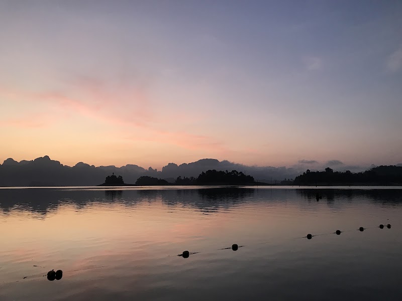 Cheow Lan Lake - Cheow Lan Lake, Khao Phang, Ban Ta Khun District, Surat Thani 84230, Thailand