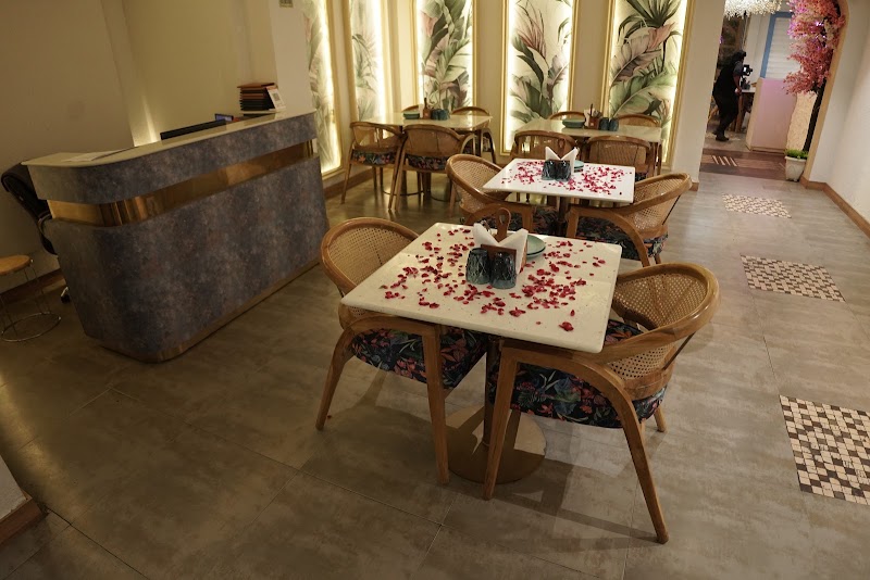 Glitz Lounge & Bar | best restaurant in Dwarka| Rooftop cafe in Dwarka - Glitz Lounge & Bar | best restaurant in Dwarka| Rooftop cafe in Dwarka 3rd floor, Vardhman Plaza Plus City Mall, 301 - 302, Dwarka Phase 1, Sector 23, Dwarka, Delhi, 110077, India