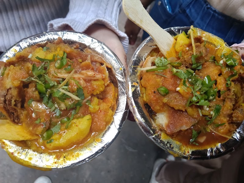 Jung Bahadur Kachori Wala - Jung Bahadur Kachori Wala 1104, Gali Bhojpura Rd, Old Delhi, Maliwara, Katra Shah N Shah, Chandni Chowk, New Delhi, Delhi, 110006, India
