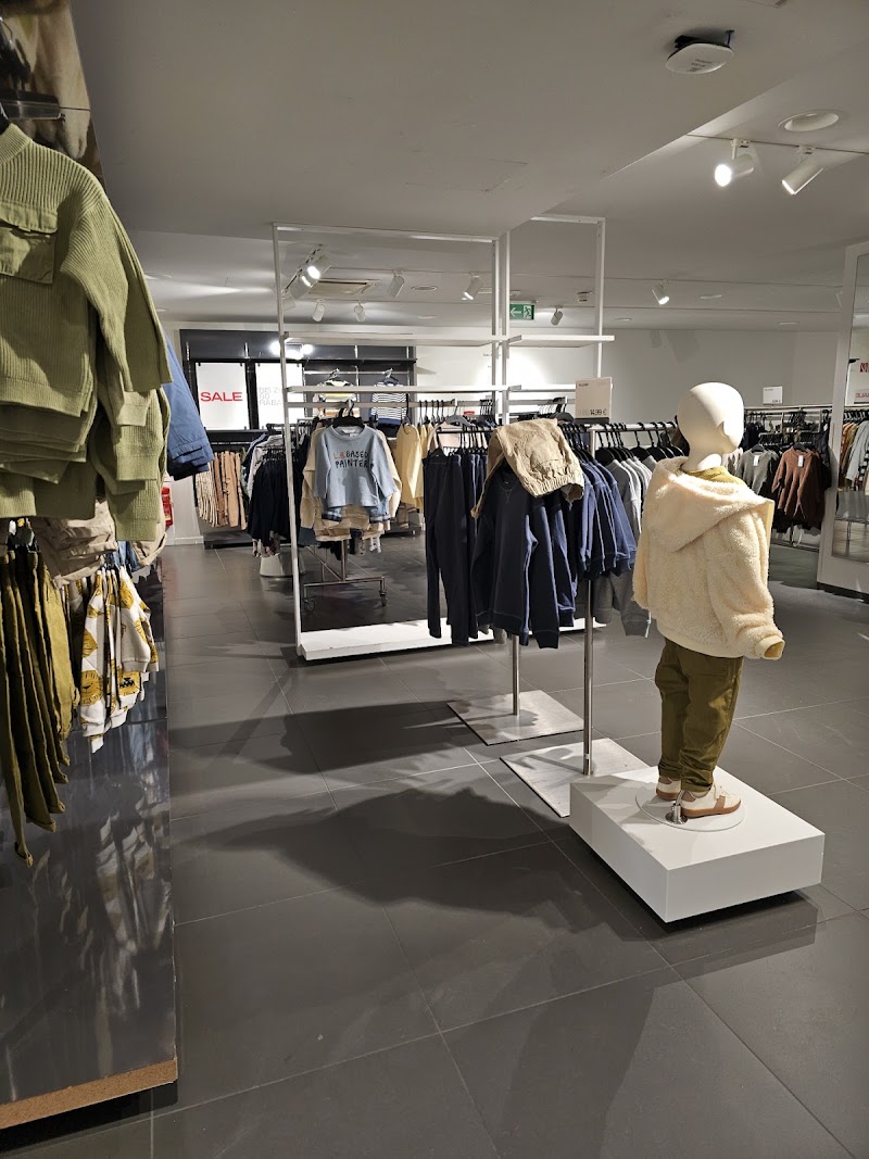 H&M - H&M Getreidegasse 5/7, 5020 Salzburg, Austria
