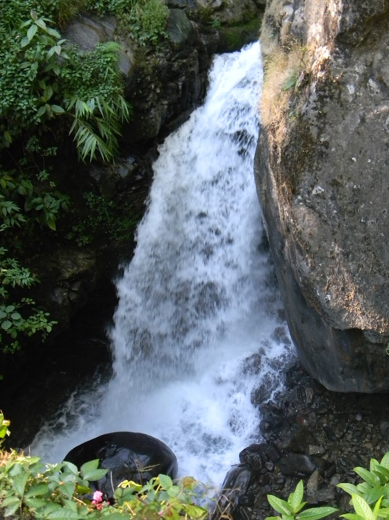 RIMBI WATER FALLS - RIMBI WATER FALLS 857R+97H, Pelling-Rimbi Rd, Sikkim 737113, India