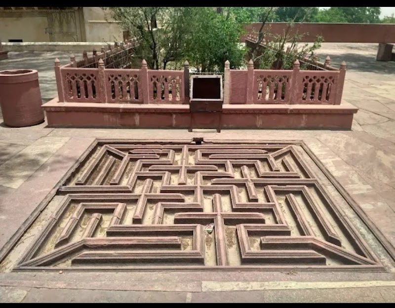 Moosi Maharani Ki Chhatri - Moosi Maharani Ki Chhatri HH9V+P5X, City Palace Rd, Mohalla Ladiya, Alwar, Rajasthan 301001, India
