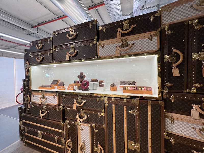 Louis Vuitton - Louis Vuitton 2 Rue du Pont Neuf, 75001 Paris, France
