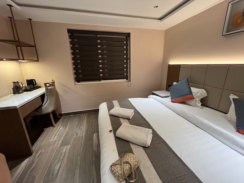 Serenity Suites - Serenity Suites 100, Mysore Rd, Monterosa Colony, Fingerpost, Ooty, Tamil Nadu 643001, India