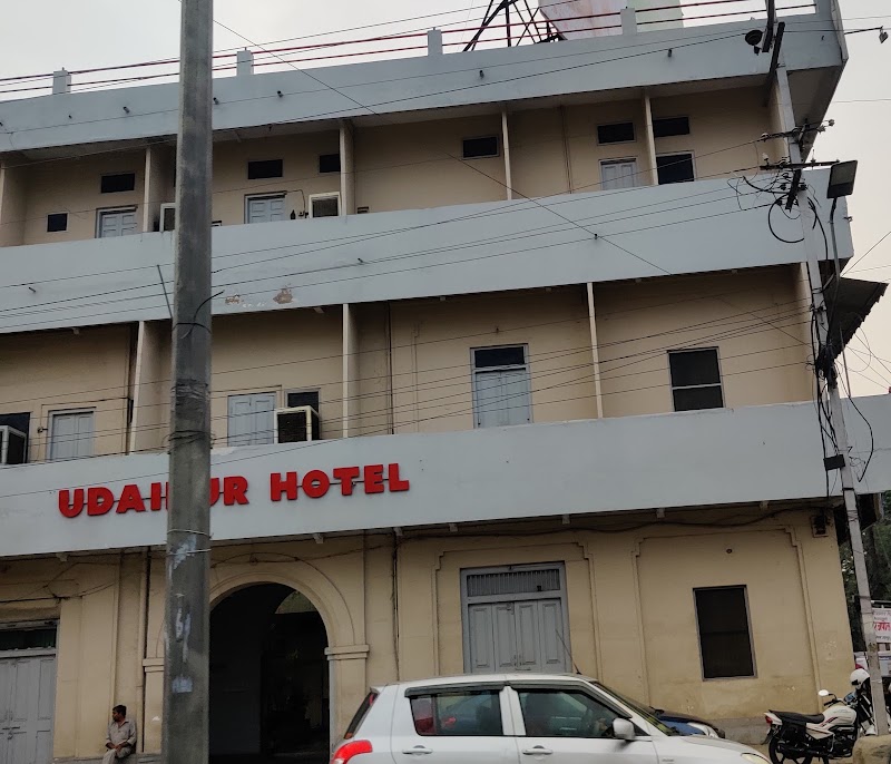 Udaipur Hotel - Udaipur Hotel HMHW+JQH, Outside Surajpole, Toran Bawri, Surajpole, Ganesh Ghati, Udaipur, Rajasthan 313001, India