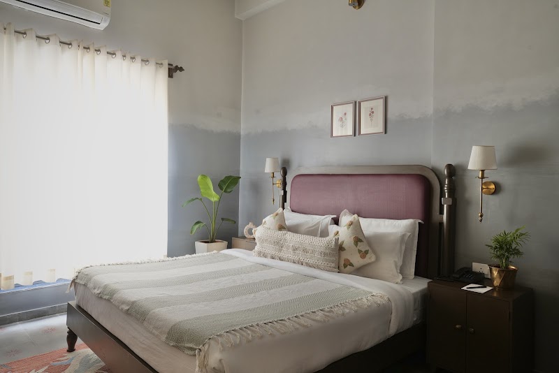 Sadri Haveli - Sadri Haveli Lake, 45, Lal Ghat Road, near Pichola, Old City, Udaipur, Rajasthan 313001, India