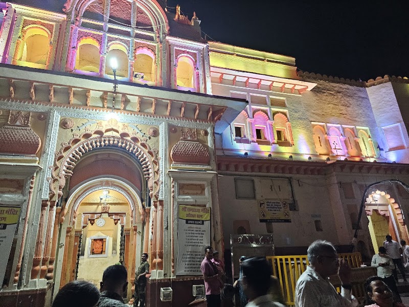 Shri Ram Raja Mandir - Shri Ram Raja Mandir, Survey No, 457, Tikamgarh - Jhansi Rd, Marg, Orchha, Madhya Pradesh 472246, India