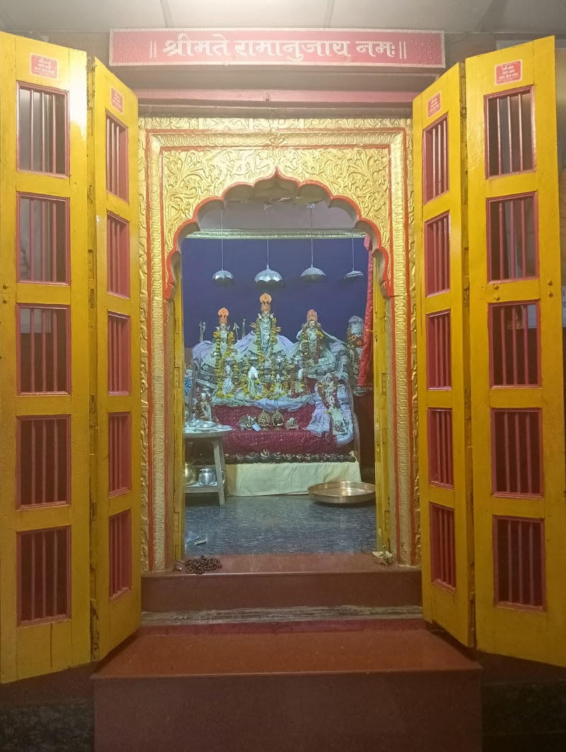 Acharya Rajguru Ashram - Acharya Rajguru Ashram, 5VGF+QC7, Naya Gaon, Chitrakoot, Madhya Pradesh 485334, India