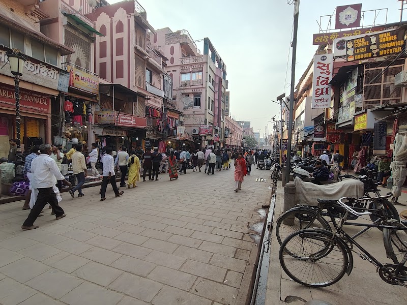 Godowliya Crossing - Godowliya Crossing, 8254+JM8, Luxmanpura, Godowlia, Varanasi, Uttar Pradesh 221001, India