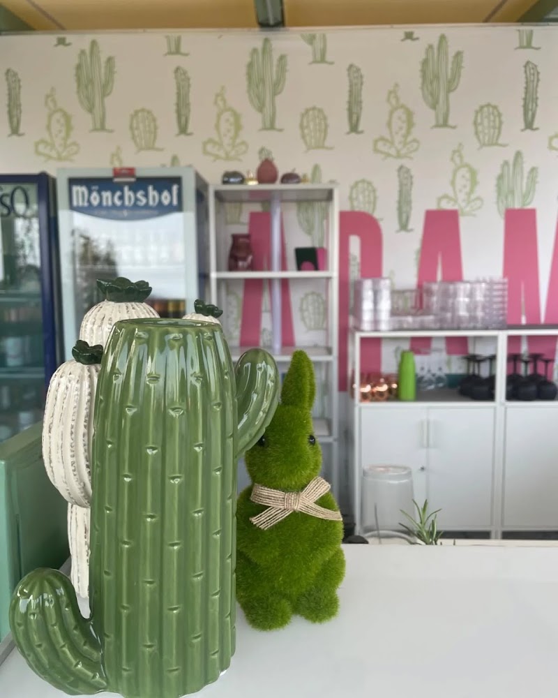 La Madame - La Madame Via Roma, 45, 25083 Gardone Riviera BS, Italy