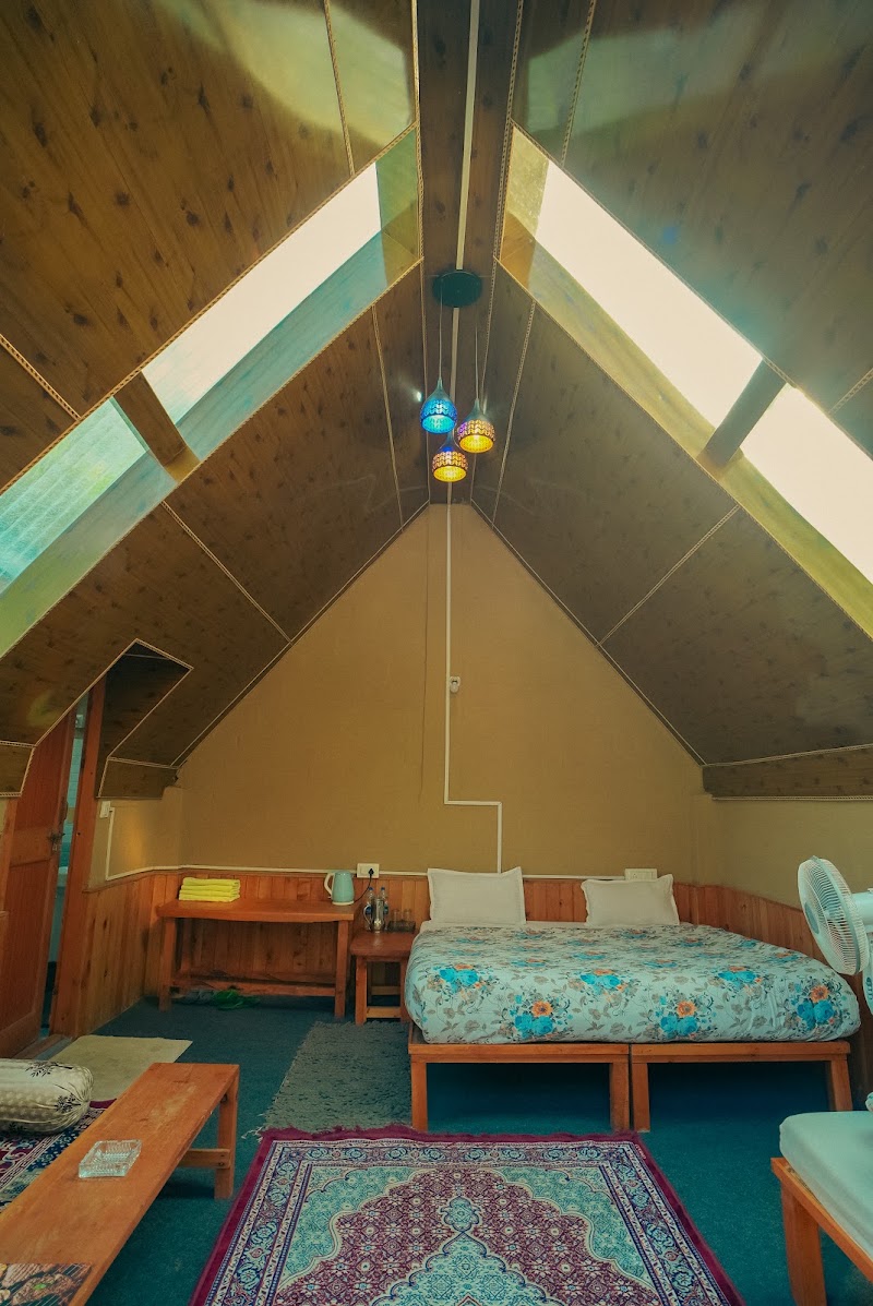 The Bushman Lodge - The Bushman Lodge The Bushman Lodge, Ghiyagi, Jibhi, Himachal Pradesh 175123, India