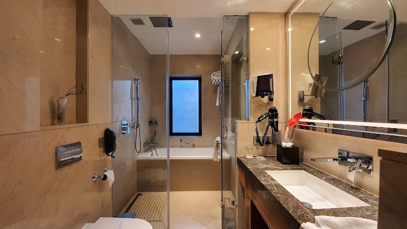 Madin Hotel - Madin Hotel The Mall Rd, beside JHV Mall, Near JHV Mall, Varanasi cantonment, Varanasi, Uttar Pradesh 221002, India