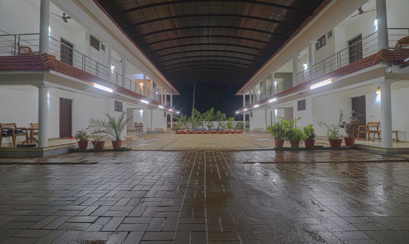 Lake Gardens Resort , Alleppey - Lake Gardens Resort , Alleppey, Near Finishing Point Punnamada Ward, Avalookunnu, P.O, Thathampally, Alappuzha, Aryad South, Keralam 688013, India