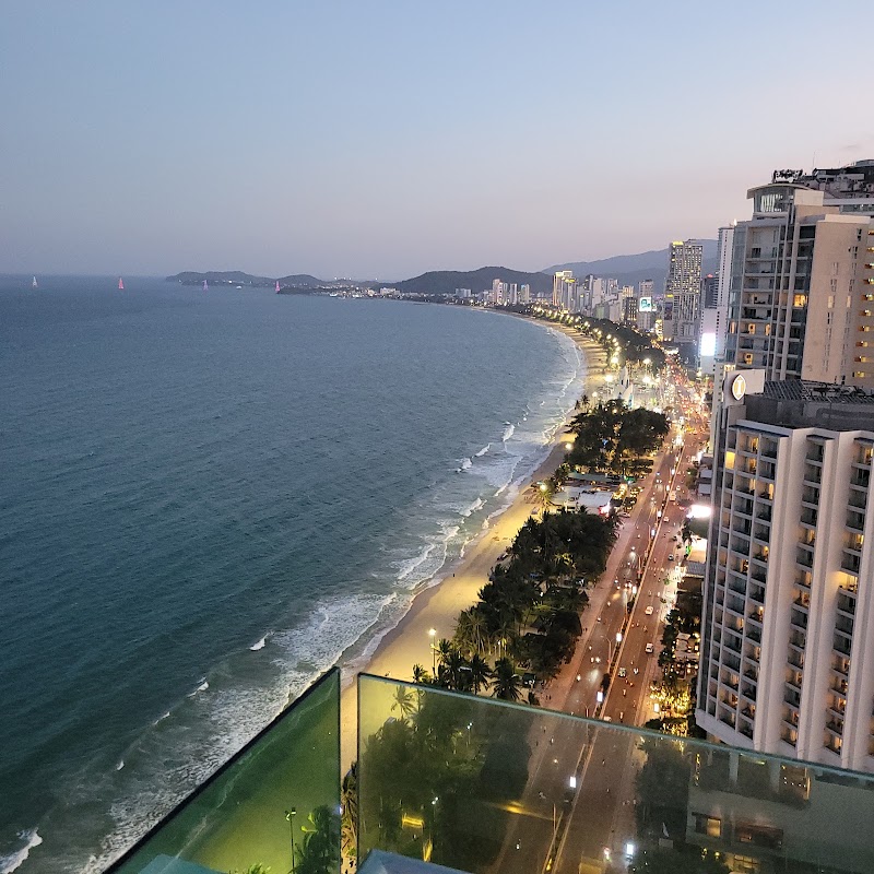 Altitude Rooftop Bar & Lounge - Altitude Rooftop Bar & Lounge, Tầng 28, Sheraton Nha Trang Hotel & Spa, 26-28 Trần Phú, Nha Trang, Khánh Hòa 650000, Vietnam