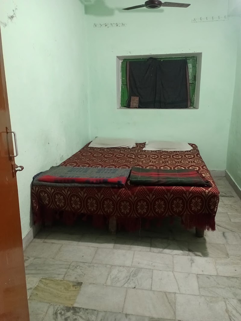 Shiva International Lodge - Shiva International Lodge temple, lane, near Gauri Kedareshwar Lane, Kedar ghat, Bangali Tola, Varanasi, Uttar Pradesh 221001, India