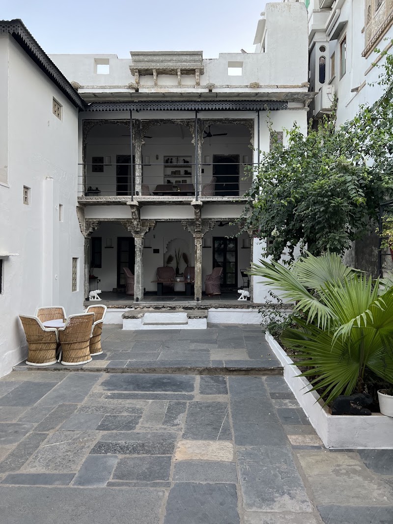 Little Garden Guest House - Little Garden Guest House 121-Bhattayani Chouhtta Kavirao Mohan SInghji ki haveli, Bhatiyani Chohatta, Udaipur, Rajasthan 313001, India