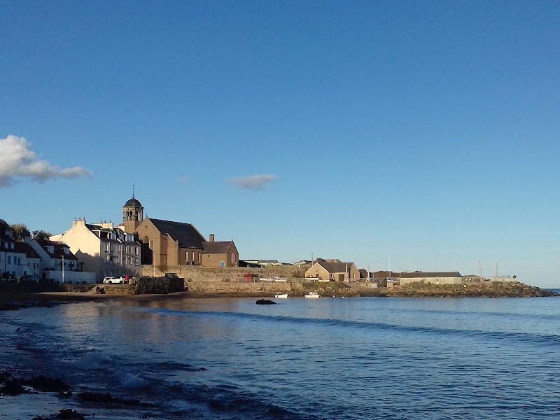 Kinghorn Beach - Kinghorn Beach, 1 St James Pl, Kinghorn, Burntisland KY3 9SU, UK