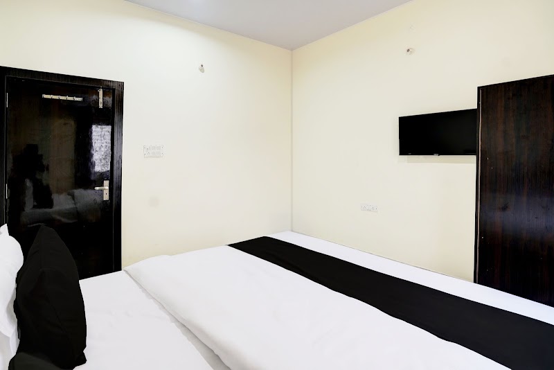 Hotel O The Crown Inn - Hotel O The Crown Inn Plot No-1, East Gola Raod, St, Karen's School, Chandra Shekhar Nagar More, near Shubham Friends Marriage Hall, Vivek Vihar Colony, Danapur, Patna, Bihar 801503, India