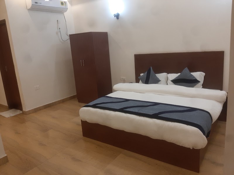 The Noida Grand Suites - The Noida Grand Suites 1st floor, B7, Block B, Sector 72, Noida, Uttar Pradesh 201316, India