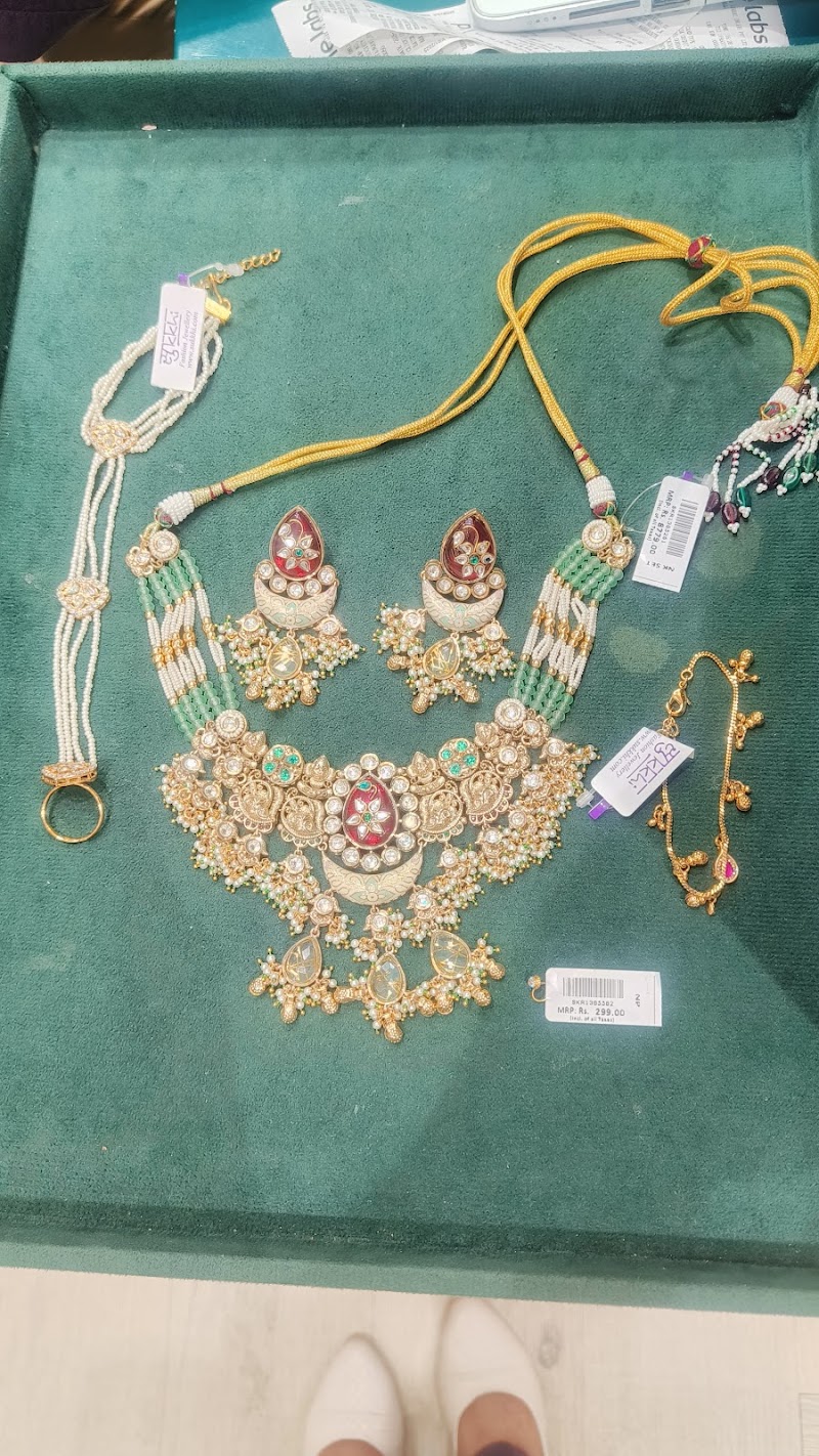 Sukkhi Fashion Jewellery - Bandra - Sukkhi Fashion Jewellery - Bandra Plot No. 493,Shop No.7 & 8, Laxmi Building, Guru Nanak, Co.op.Hsg.Society Ltd, 33, Link Rd, opp. KFC Restaurant, Bandra West, Mumbai, Maharashtra 400050, India