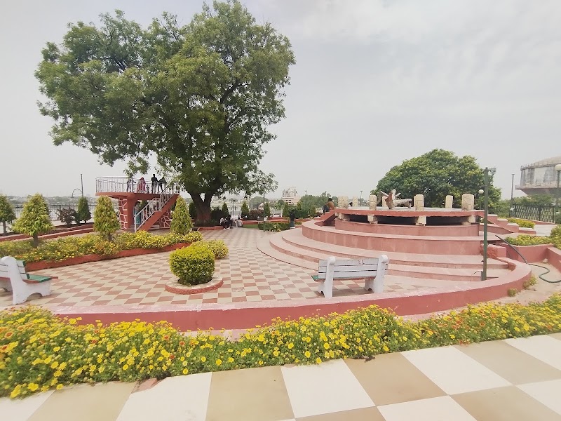 Lucky Burj - Lucky Burj 5RPX+PFW, Chatra Vilas Garden, Nayapura, Kota, Rajasthan 324001, India