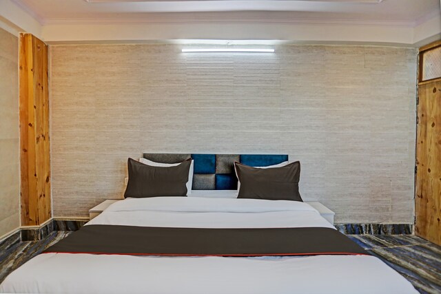 Collection O by OYO Aditya Inn Sector 66 Noida Near Adarsh Pariksha Kendra - Collection O by OYO Aditya Inn Sector 66 Noida Near Adarsh Pariksha Kendra plot no 129, Gali No. 7, Block M, Mamura, Sector 66, Noida, Uttar Pradesh 201309, India