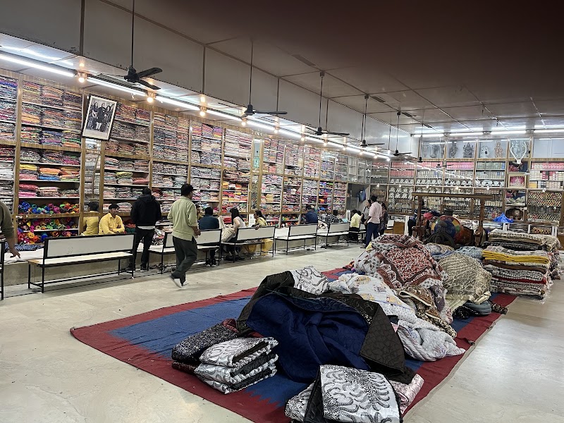 All Rajasthan Shilp Gram Udyog - All Rajasthan Shilp Gram Udyog, WRHG+H7M, Tulsi Marg, Near Govind Devji Temple, Gangori Bazaar, J.D.A. Market, Kanwar Nagar, Jaipur, Jaipur Nagar Nigam Area, Rajasthan 302002, India