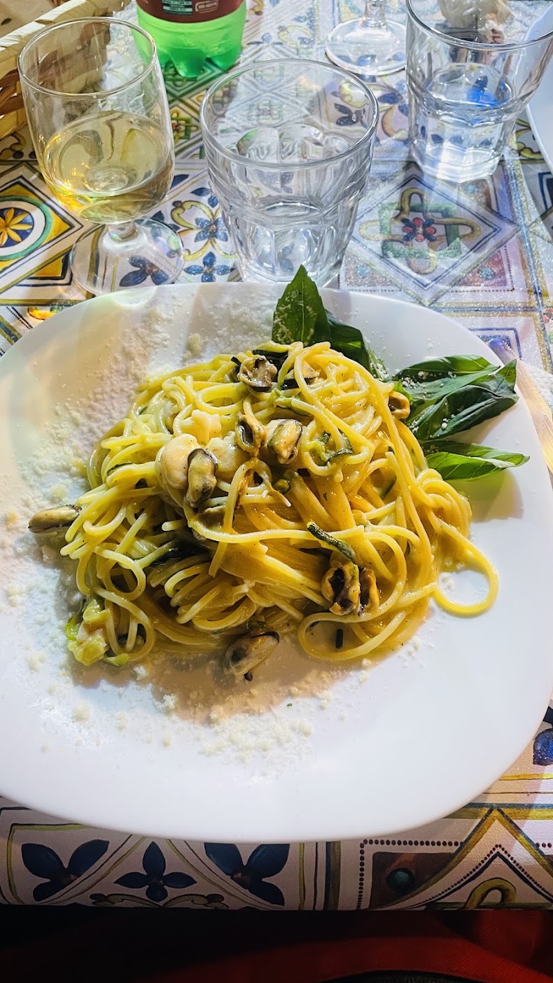'O Tabaccaro - 'O Tabaccaro, Piazzetta Marinari, 80132 Napoli NA, Italy