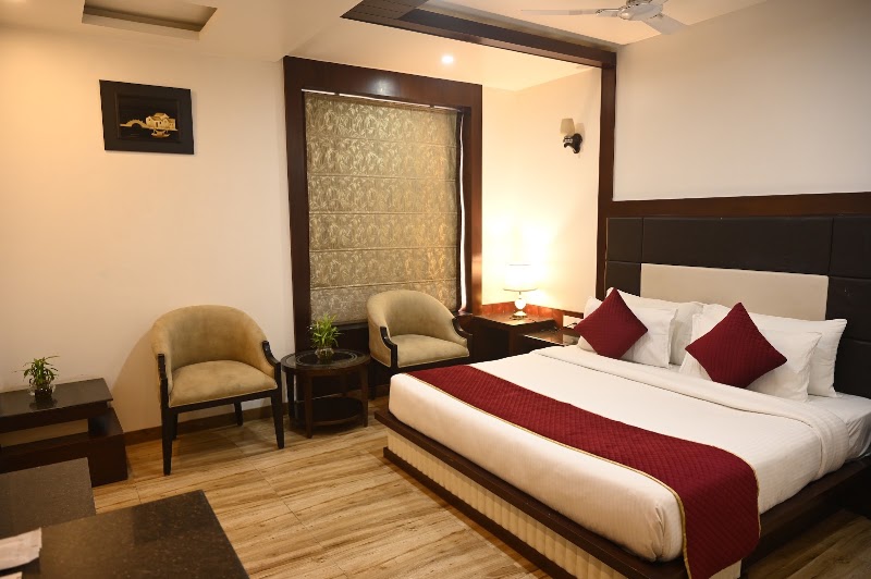 Hotel Square Inn - Hotel Square Inn 8XQH+6F6 Budh Vihar Colony, The Mall Rd, near Madin Hotel, Varanasi cantonment, Varanasi, Uttar Pradesh 221002, India