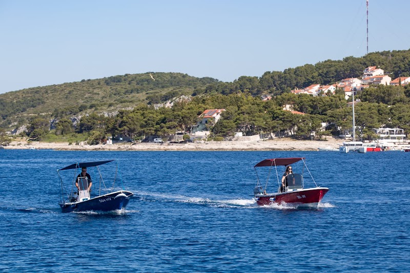 Arta Private Boat Tours Hvar – Blue & Green Caves, Red Rocks, Vis & Pakleni Islands - Arta Private Boat Tours Hvar – Blue & Green Caves, Red Rocks, Vis & Pakleni Islands Domovinskog rata 37, 21450, Hvar, Croatia