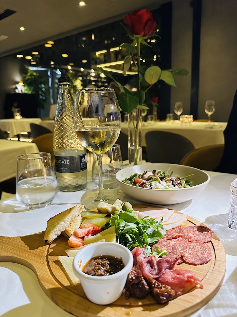 Ritzi Italian Restaurant Dubai Marina - Ritzi Italian Restaurant Dubai Marina 34PW+JP - Marsa Dubai - Dubai Marina - Dubai - United Arab Emirates