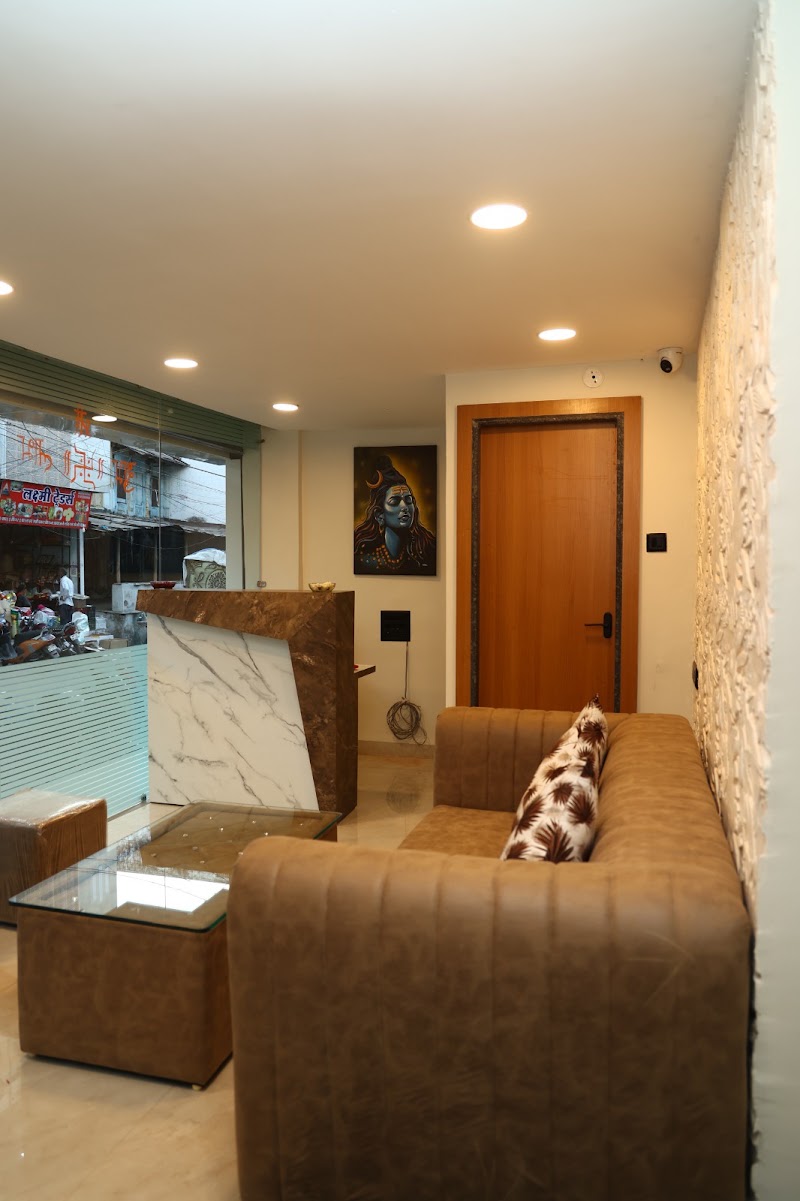 HOTEL SHARDA INN - HOTEL SHARDA INN 117, AMBA PRASAD TIWARI MARG, near KANCH KA JAIN MANDIR, Daulat Ganj, Nagori Mohalla, GHEE MANDI, DAULATGANJ, Ujjain, Madhya Pradesh 456006, India