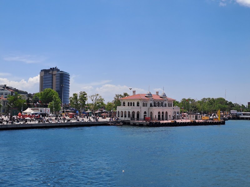 Yeni Kadıköy (Şehir Hatları) İskelesi - Yeni Kadıköy (Şehir Hatları) İskelesi, Caferağa, Vapur İskelesi Sk. No: 9/5, 34425 Kadıköy/İstanbul, Türkiye