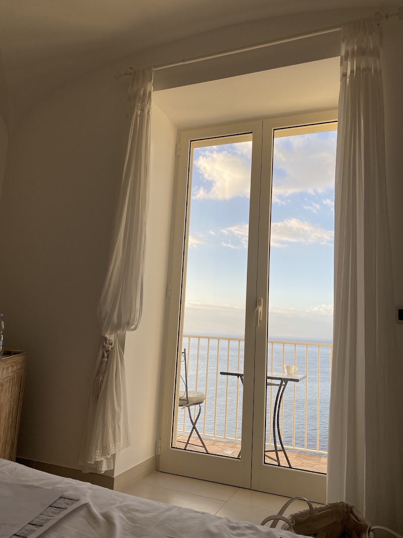 La Maurella B&B - La Maurella B&B, Via Roma, 46, 84010 Praiano SA, Italy