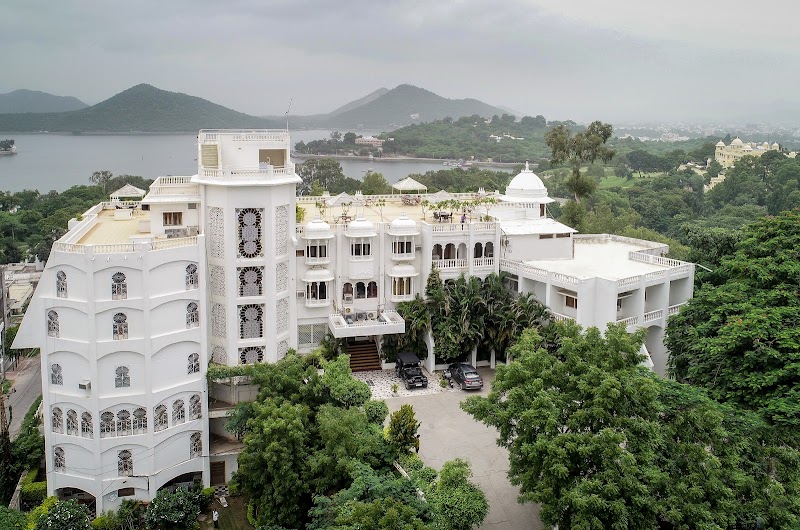 Hotel Hilltop Palace