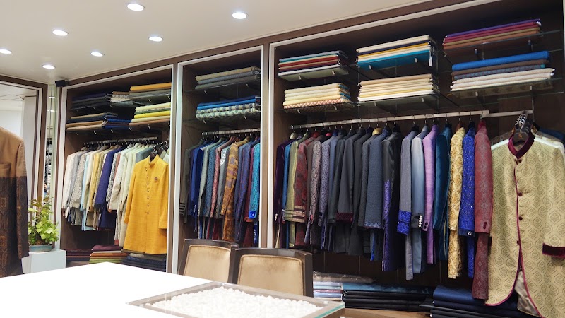 9 to 7 Fashions - 9 to 7 Fashions 7, 8 and 15, Station View Building, opposite Chembur Station, Chembur West, Chembur Gaothan, Chembur, Mumbai, Maharashtra 400071, India