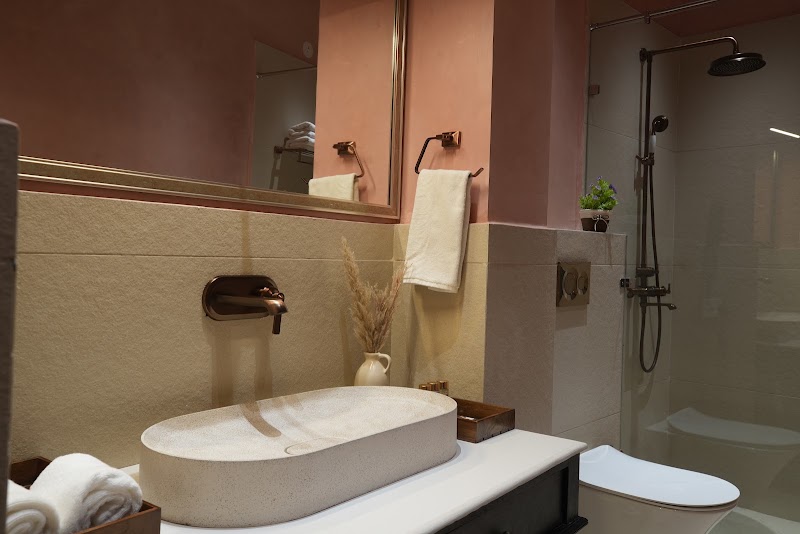 Sadri Haveli - Sadri Haveli Lake, 45, Lal Ghat Road, near Pichola, Old City, Udaipur, Rajasthan 313001, India